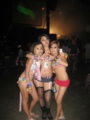 Totally bangin sexy rave girls gone wild