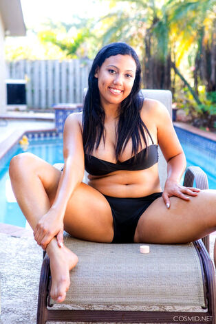 Obese dark-hued bitch liquidates her bathing suit to..