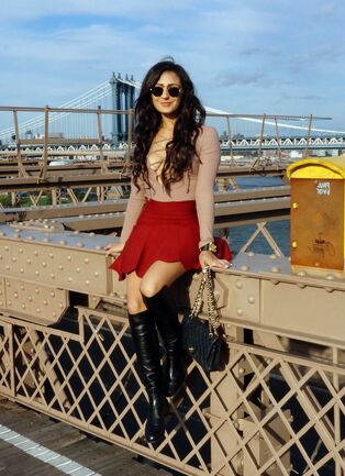 Chinese model Amna in New York, This super-steamy mummy a..