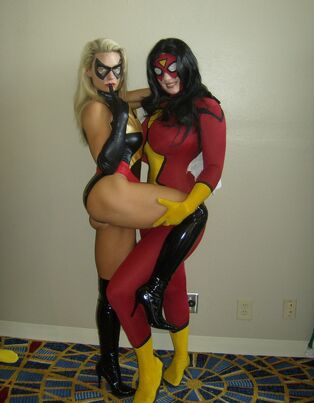 Spiderwoman Scarlett uber-sexy costume play dolls -..